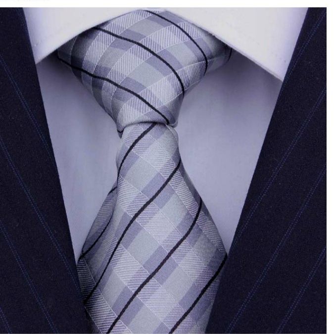 ネクタイ 斜め縞模様のクラシック柄ネクタイ