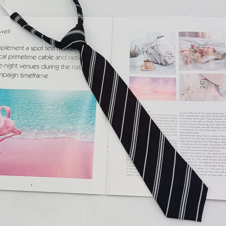 ネクタイ 斜め細縞の洗練されたビジネススタイルネクタイ