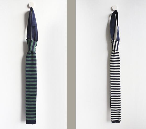 男性用ストライプ毛糸ネクタイ 学生制服風仮装用