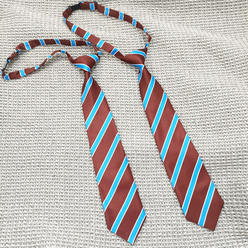 ネクタイ 斜めストライプが映える細身仕立てのネクタイ