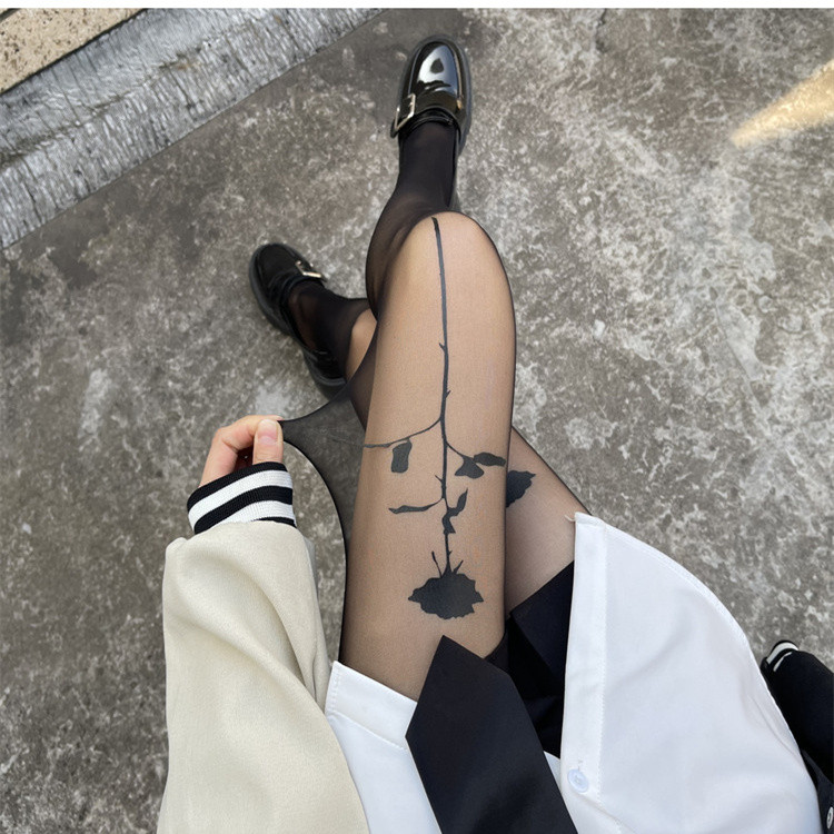 薔薇柄網タイツ 黒色 薄手 女性用 上品な透け感