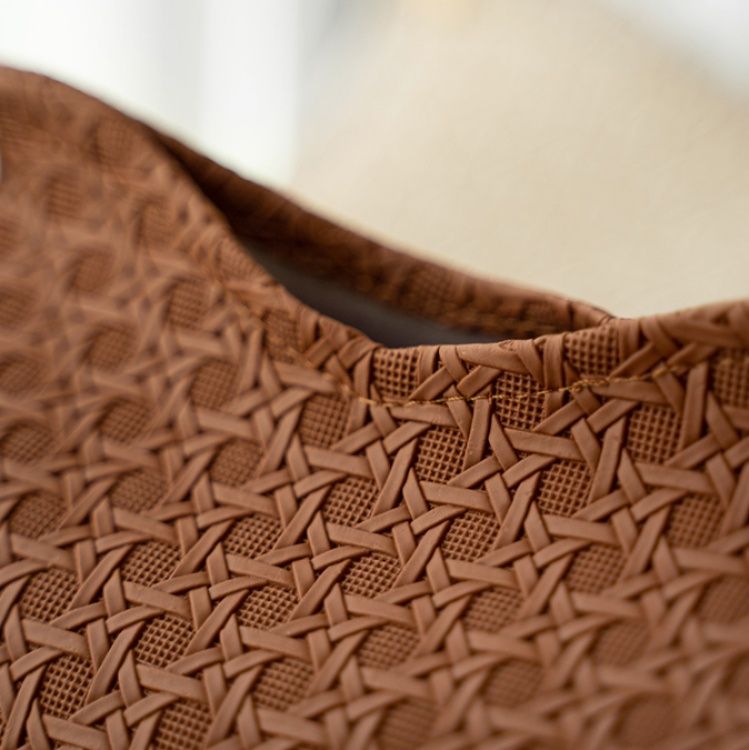 ティッシュケース 幾何学模様型押し　レザー