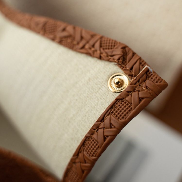 ティッシュケース 幾何学模様型押し　レザー