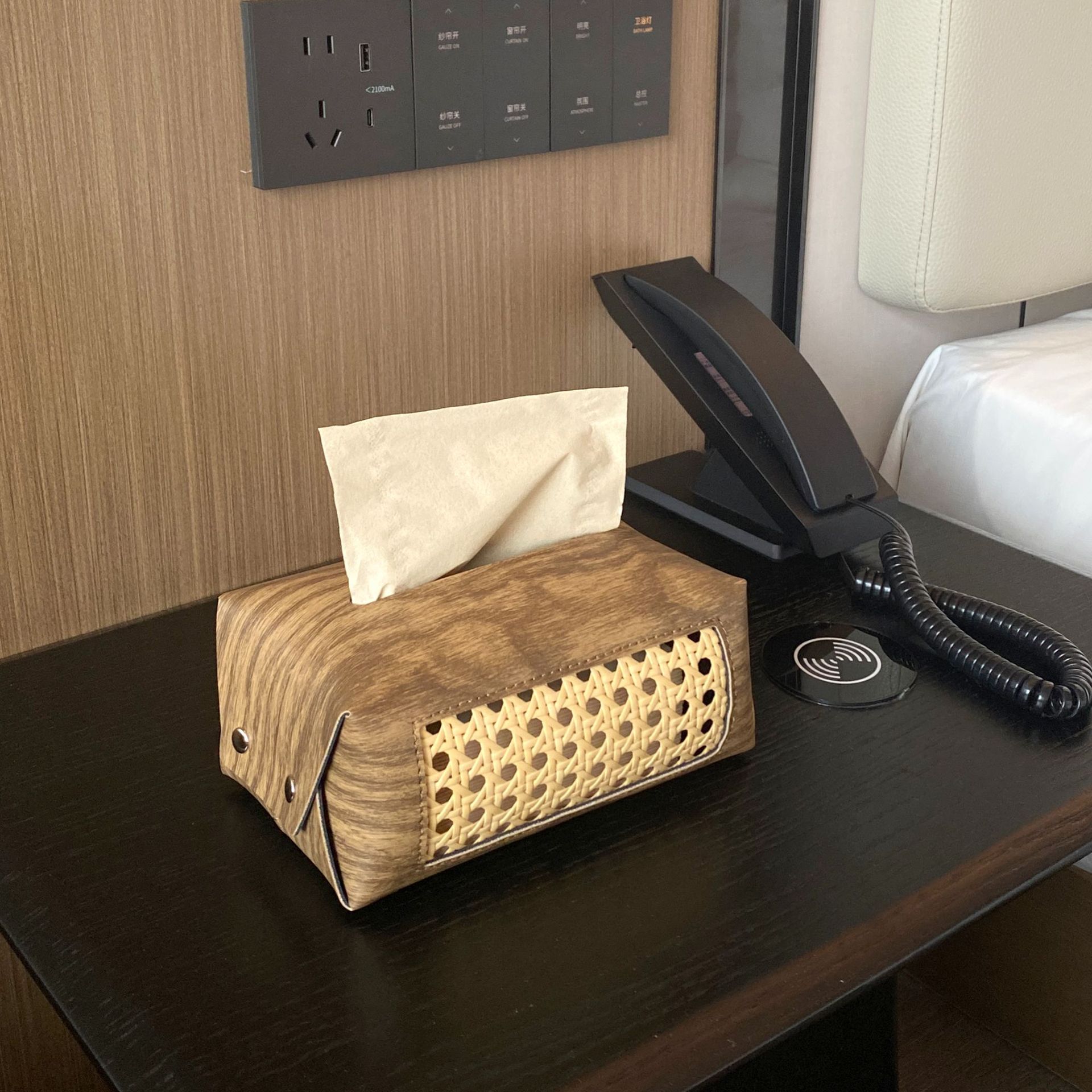 ティッシュケース 籐編み装飾付き木製ティッシュケース