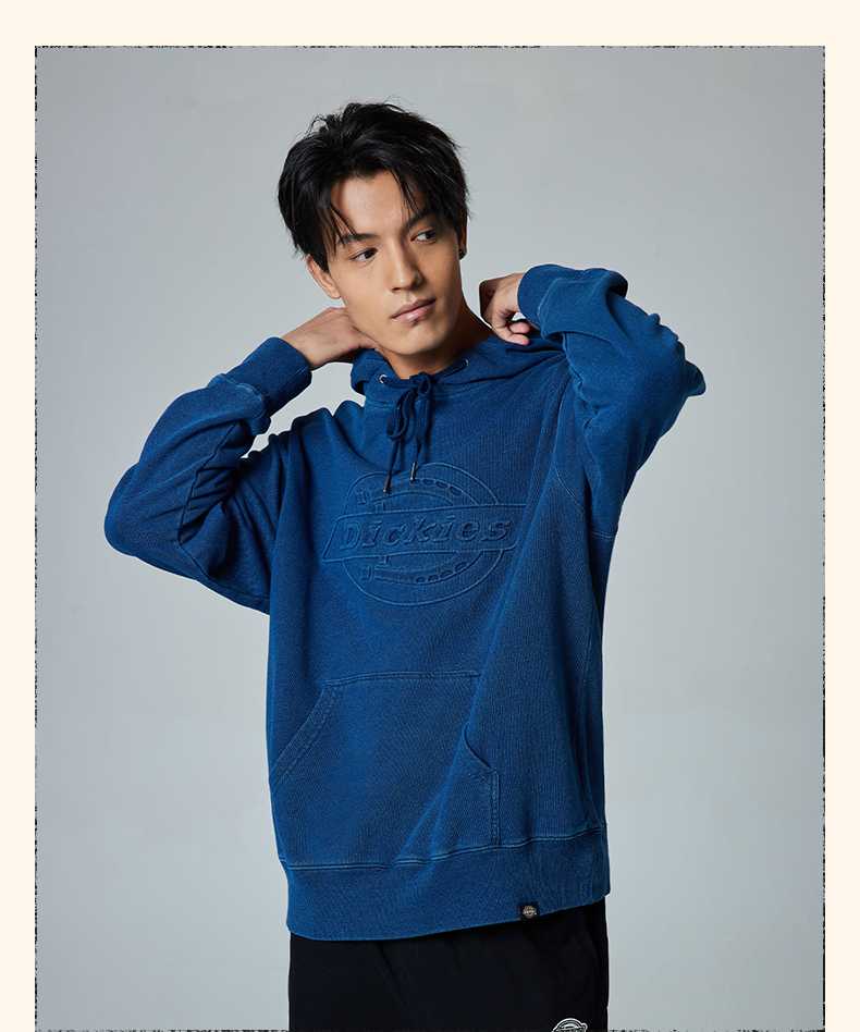 シンプルでコーデ映え！無地の青系パーカーで作る爽やかスタイルおすすめ5選