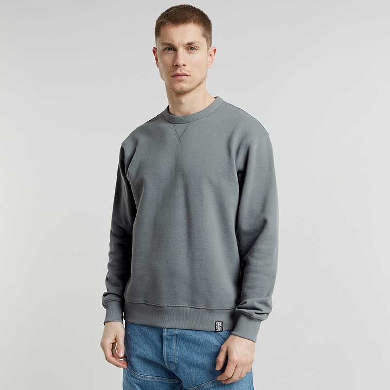 自然な着心地が魅力！メンズ向けクルーネックスウェットのお洒落コーデおすすめ5選