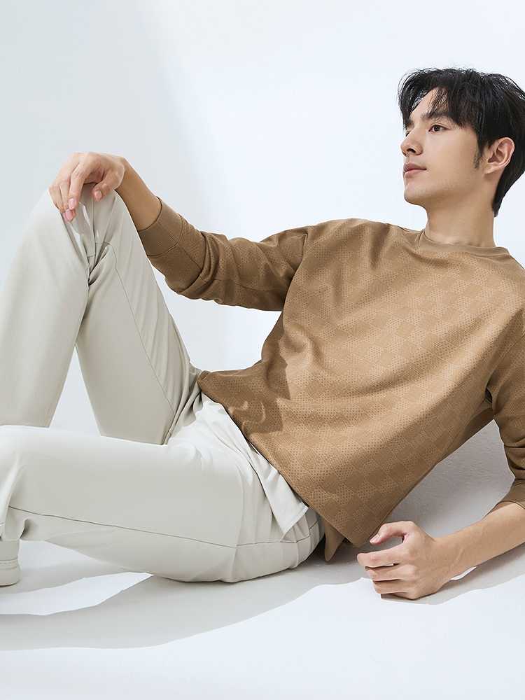 着やすさと品格を両立！50代メンズのための快適トレーナー5選