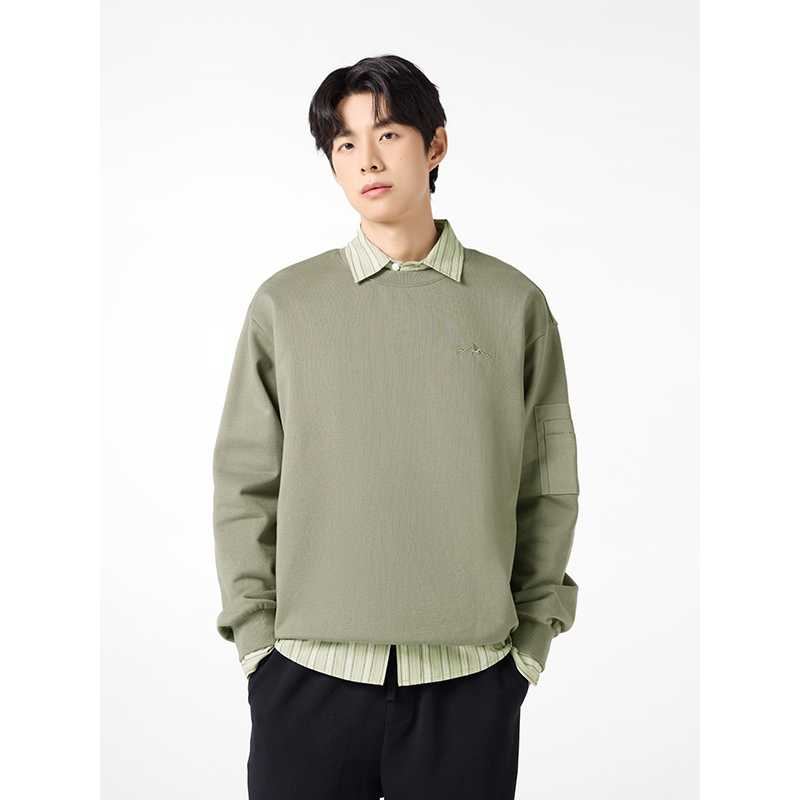 重ね着コーデが一気におしゃれに決まる！メンズトレーナーで作るレイヤードスタイル5選