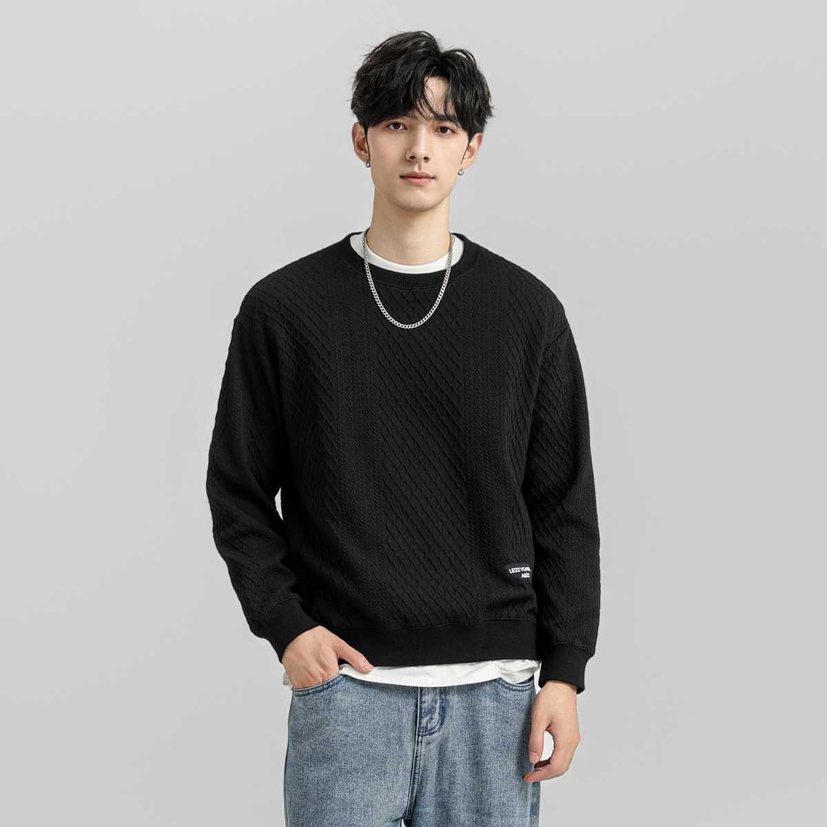 毎日のコーデに自信が持てる！メンズのかっこいい黒トレーナーで作る洗練スタイル5選