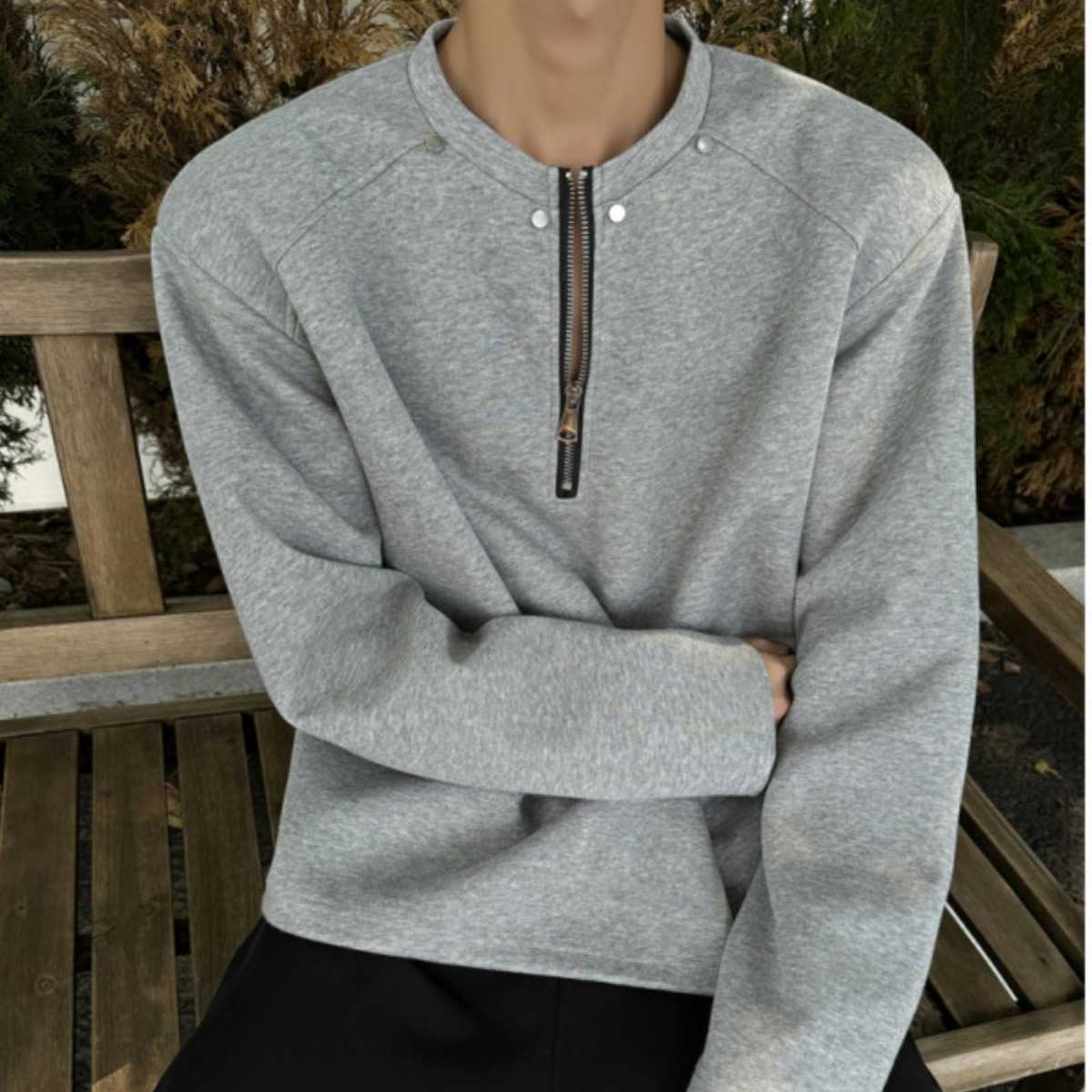 オンオフ問わず着回せる！灰色トレーナーで叶えるメンズの万能コーデ5選