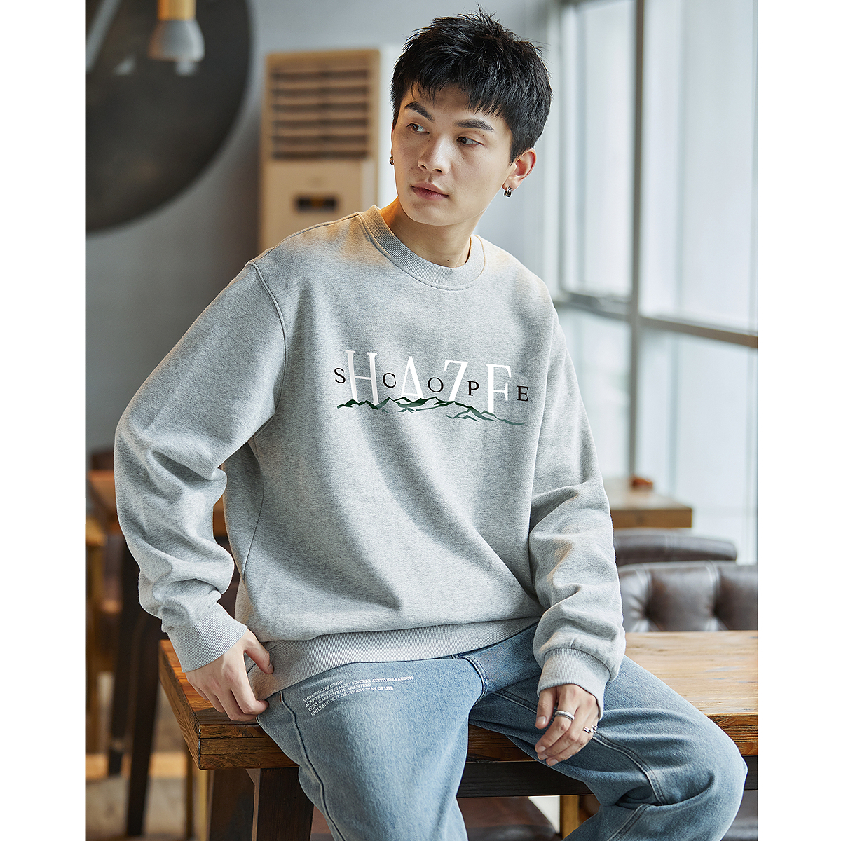 トレーナー　メンズ 山並み刺繍入り カジュアルトレーナー