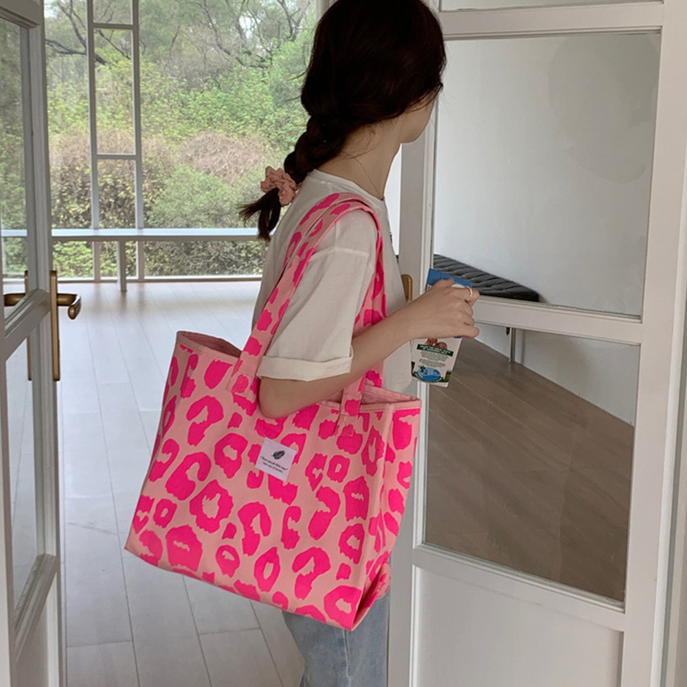 ピンクヒョウ柄キャンバストートバッグ大容量