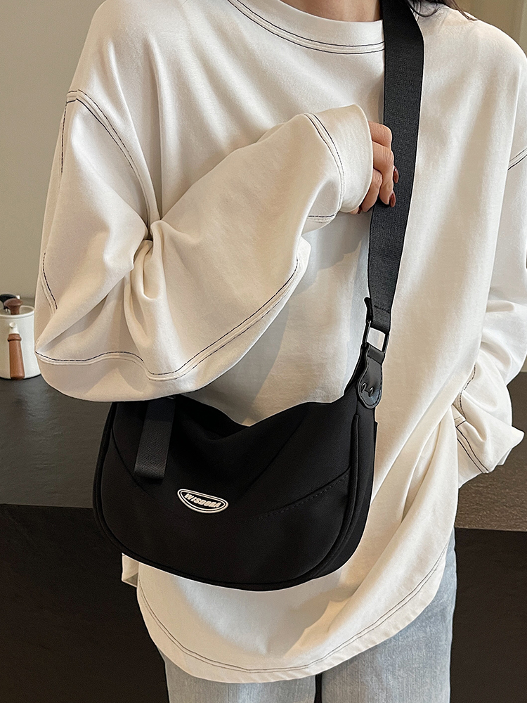 キャンバストート 三日月形シンプルショルダーバッグ