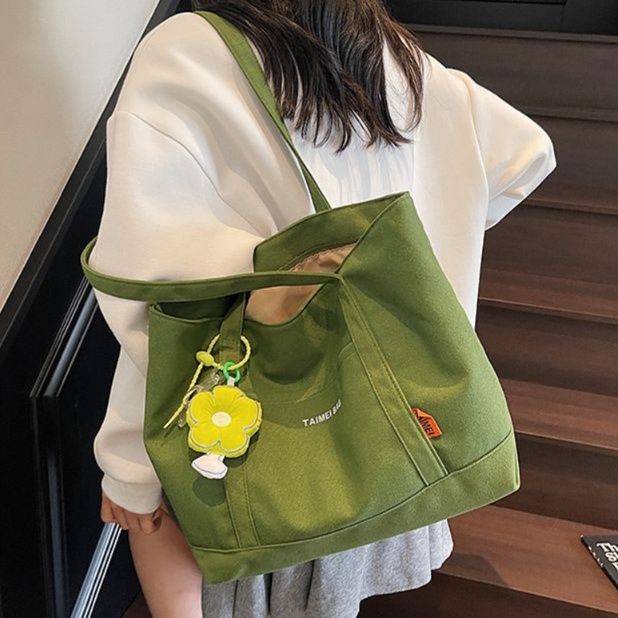 キャンバストート 花チャーム付き大容量キャンバストート