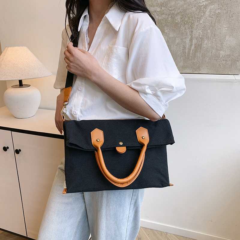 軽やかな素材感のレディース向けのキャンバス地のバッグ5選