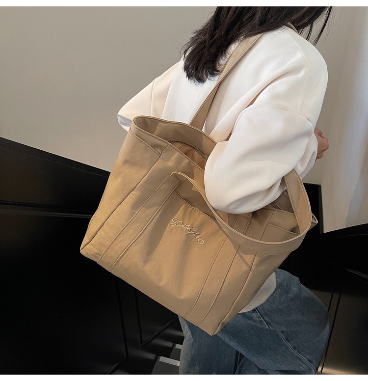 キャンバストート シンプル刺繍入り肩掛けトート