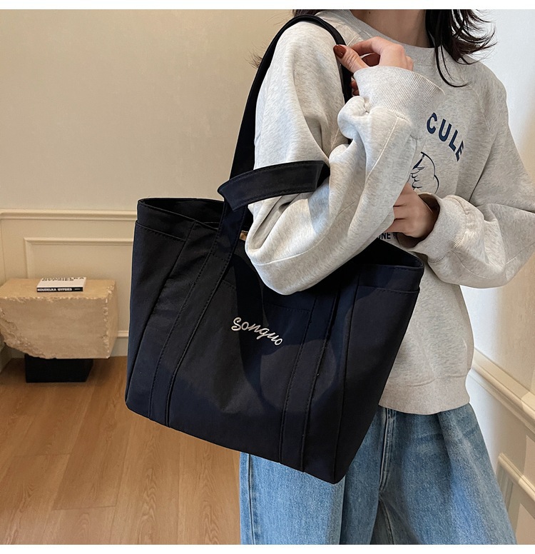 キャンバストート シンプル刺繍入り肩掛けトート