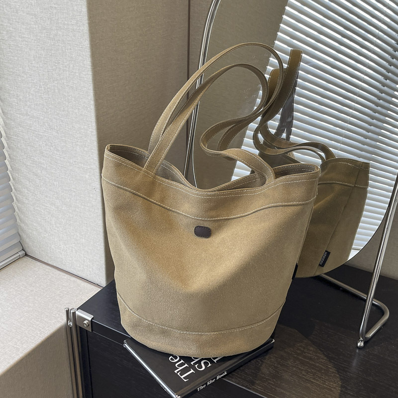 キャンバストート シンプル小ぶりバケツ型トート