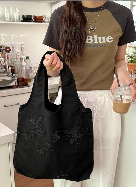 蝶々刺繍大容量キャンバストートバッグ