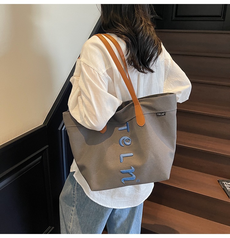 キャンバストート 縦ロゴ刺繍トートバッグ