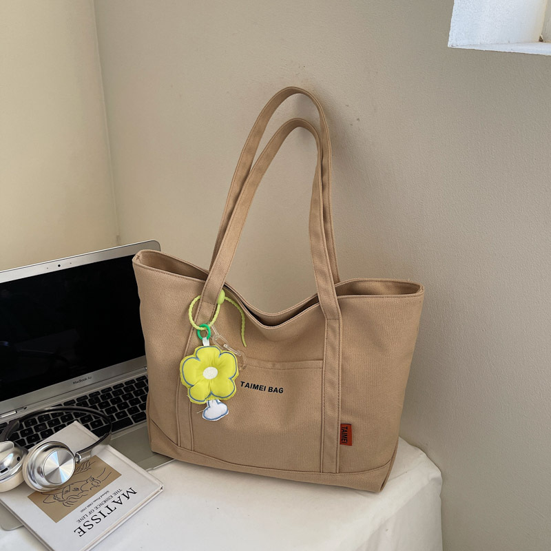 キャンバストート 花チャーム付き大容量キャンバストート