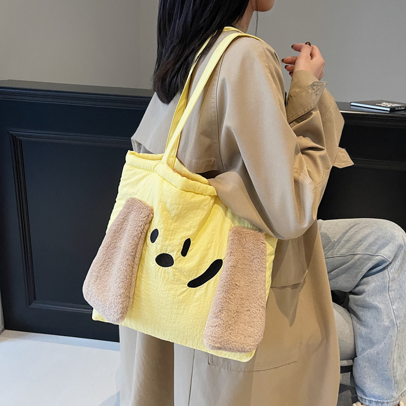 犬の耳デザインがかわいいふわもこキャンバストート