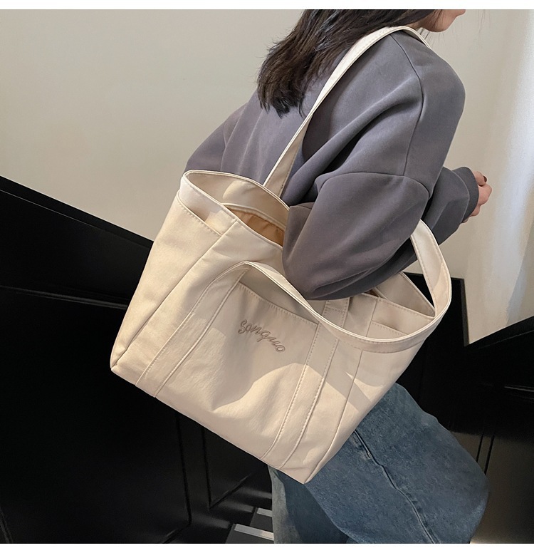キャンバストート シンプル刺繍入り肩掛けトート