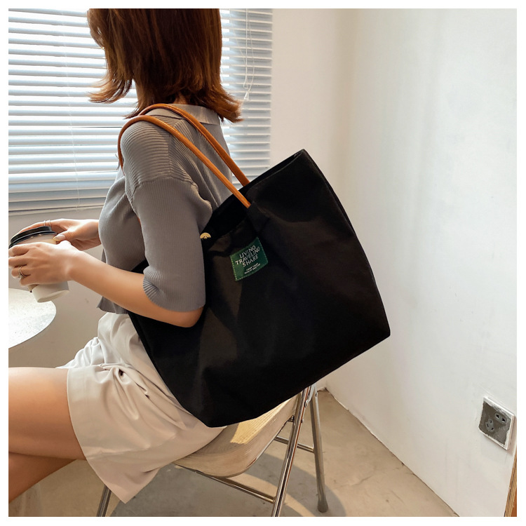キャンバストート 日常を彩る本革持ち手の大容量トート