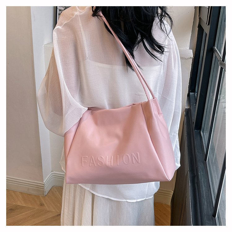 キャンバストート エンボス文字入り柔らか素材の大容量ショルダートート