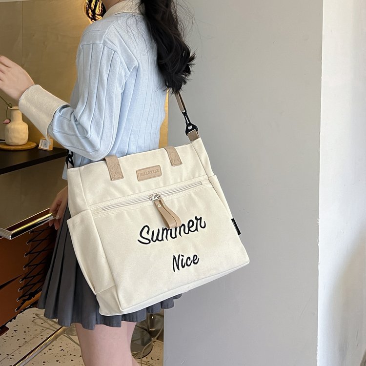 キャンバストート 夏の装い 実用的トートバッグ