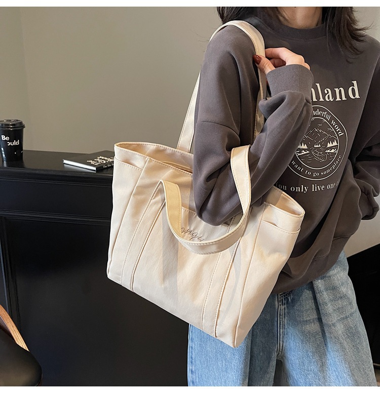 キャンバストート シンプル刺繍入り肩掛けトート