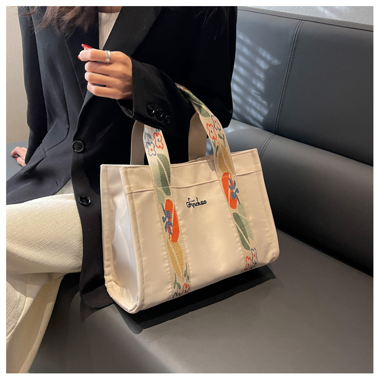キャンバストート フラワー刺繍ストラップ付き 2WAYバッグ