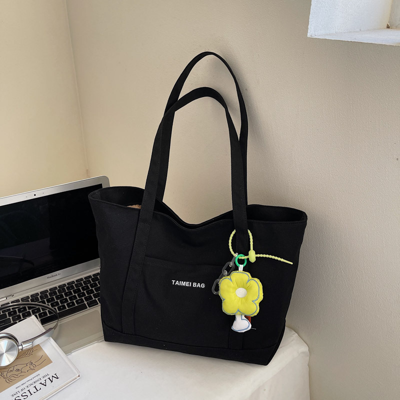 キャンバストート 花チャーム付き大容量キャンバストート