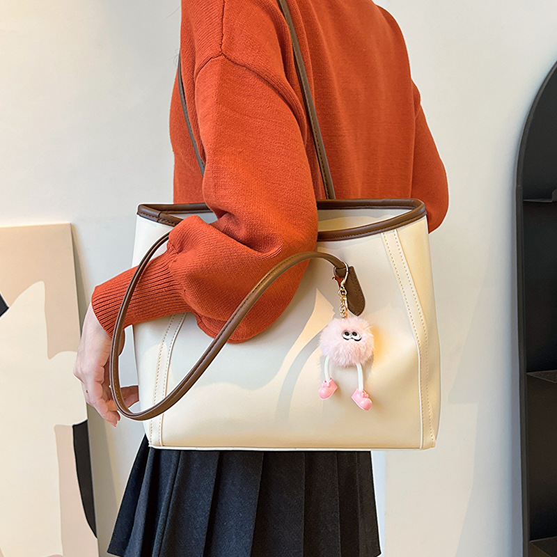 キャンバストート 可愛いチャーム付き大容量肩掛けトートバッグ