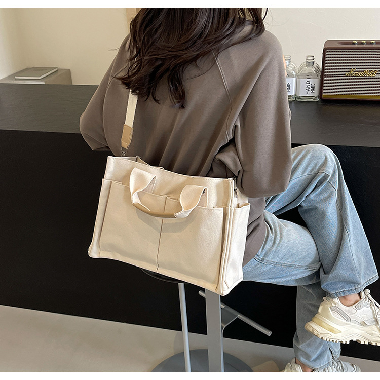 キャンバストート マルチポケット機能的トート