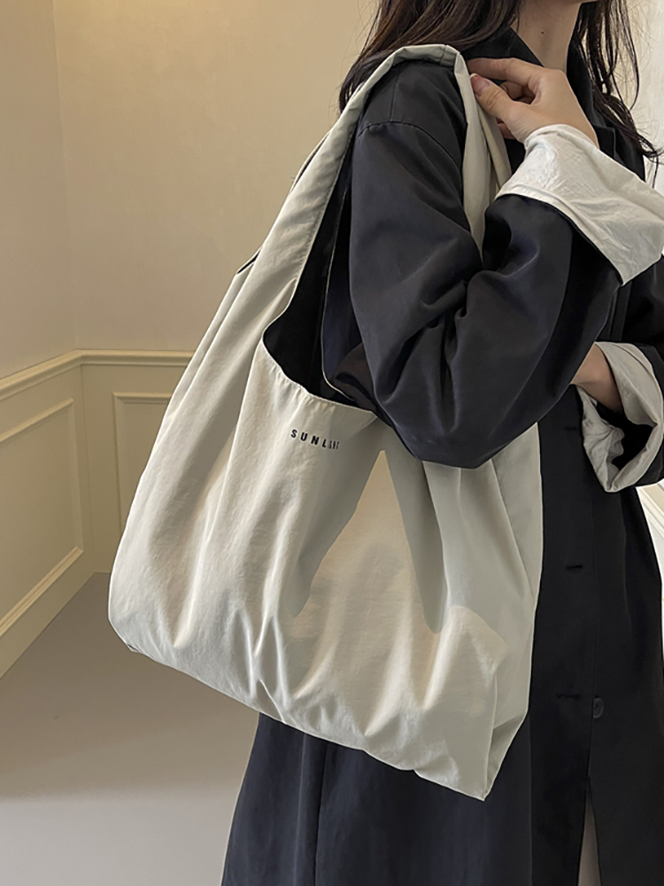キャンバストート ゆったり肩掛け 大容量キャンバスバッグ