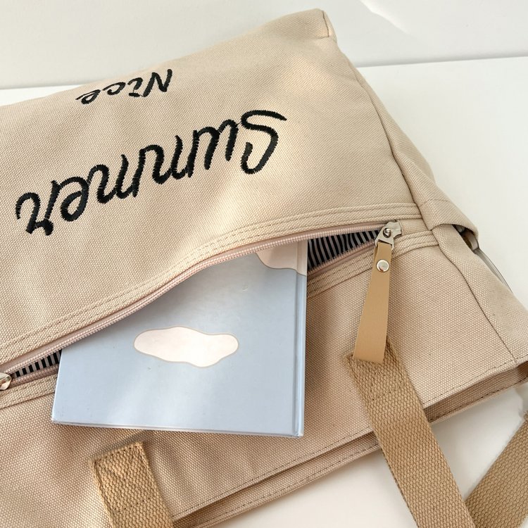 キャンバストート 夏の装い 実用的トートバッグ