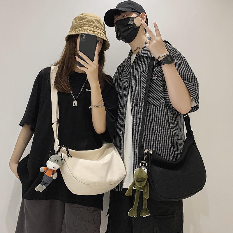 キャンバストート キャンバス生地のかわいい人形付きショルダーバッグ