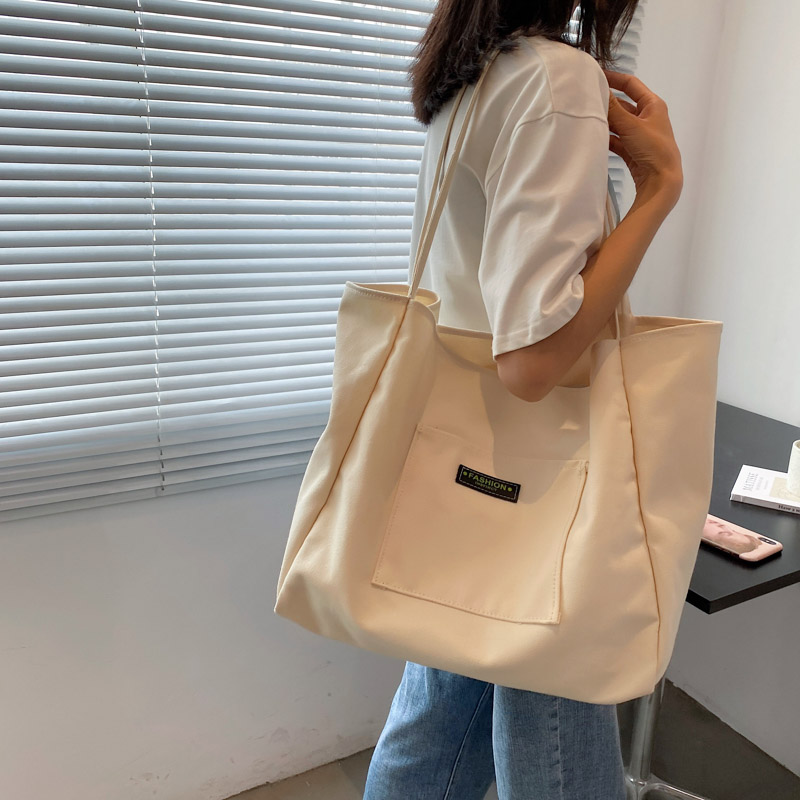 キャンバストート ゆったりポケット付き肩掛けトート