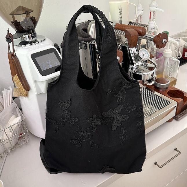 蝶々刺繍大容量キャンバストートバッグ
