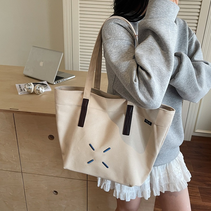 キャンバストート シンプル刺繍デザイン肩掛けトート