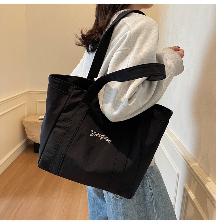 キャンバストート シンプル刺繍入り肩掛けトート