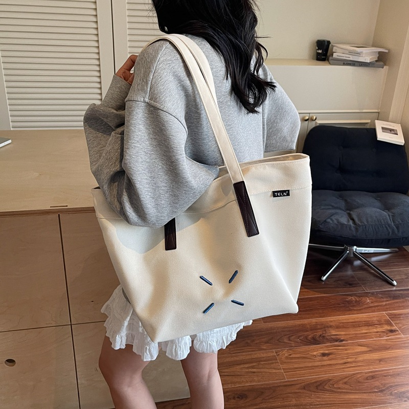 キャンバストート シンプル刺繍デザイン肩掛けトート