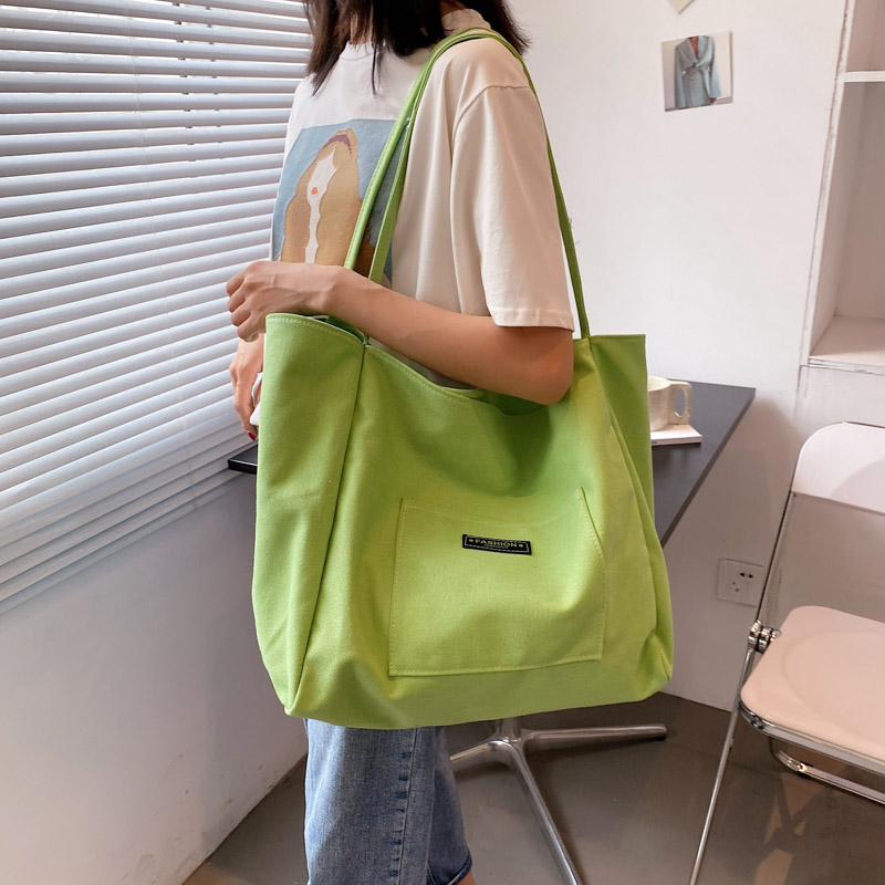 キャンバストート ゆったりポケット付き肩掛けトート