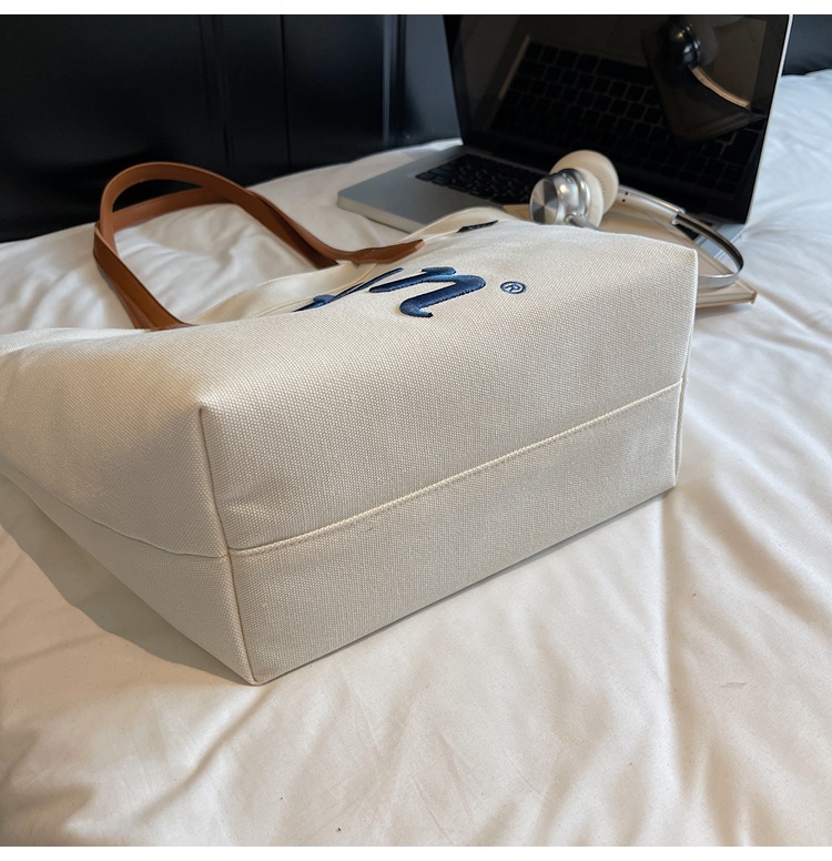 キャンバストート 縦ロゴ刺繍トートバッグ
