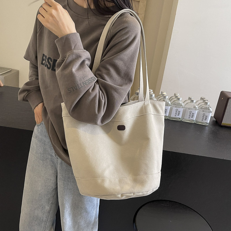 キャンバストート シンプル小ぶりバケツ型トート