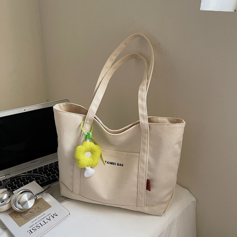 キャンバストート 花チャーム付き大容量キャンバストート