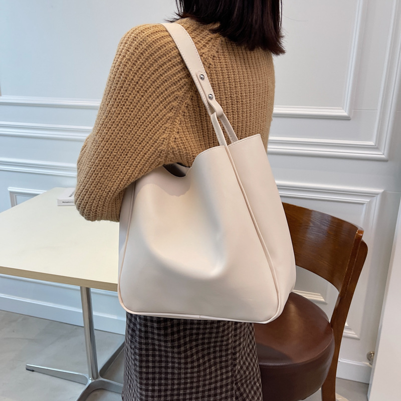 キャンバストート 大容量シンプルレザー調ショルダートートバッグ