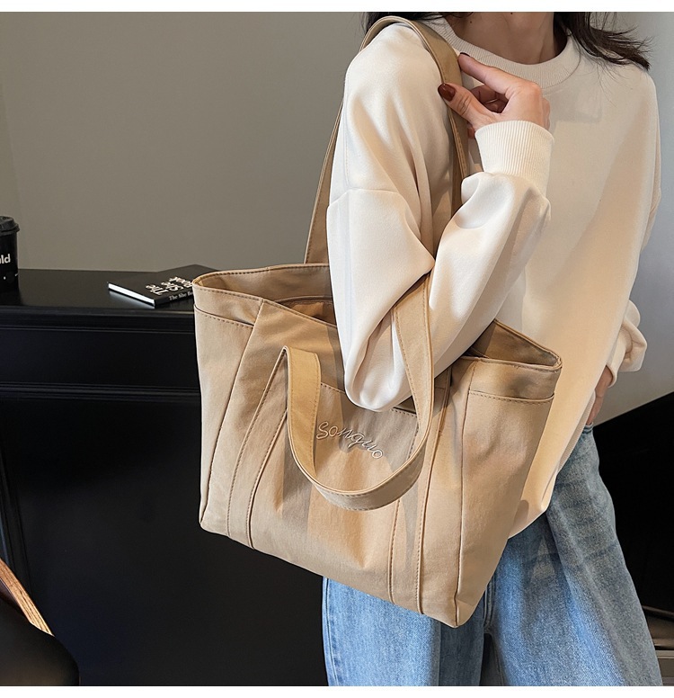 キャンバストート シンプル刺繍入り肩掛けトート