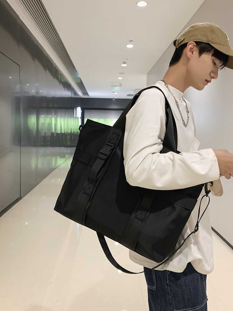 荷物が多いメンズ必見！通学にも使いやすいトートバッグ5選